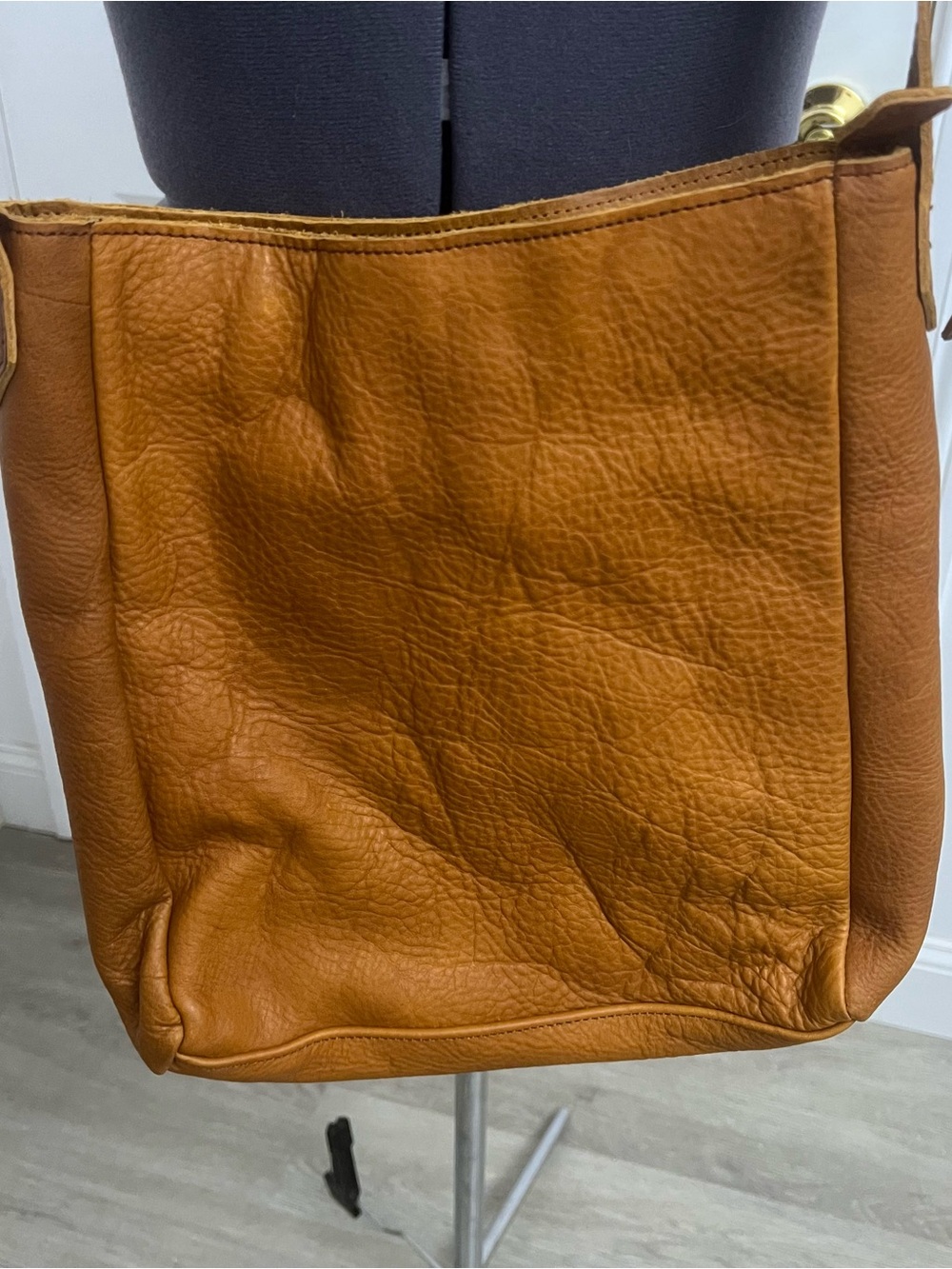DULUTH TRADING CO Classic Leather Crossbody Tote - Tan - Picture 2 of 9
